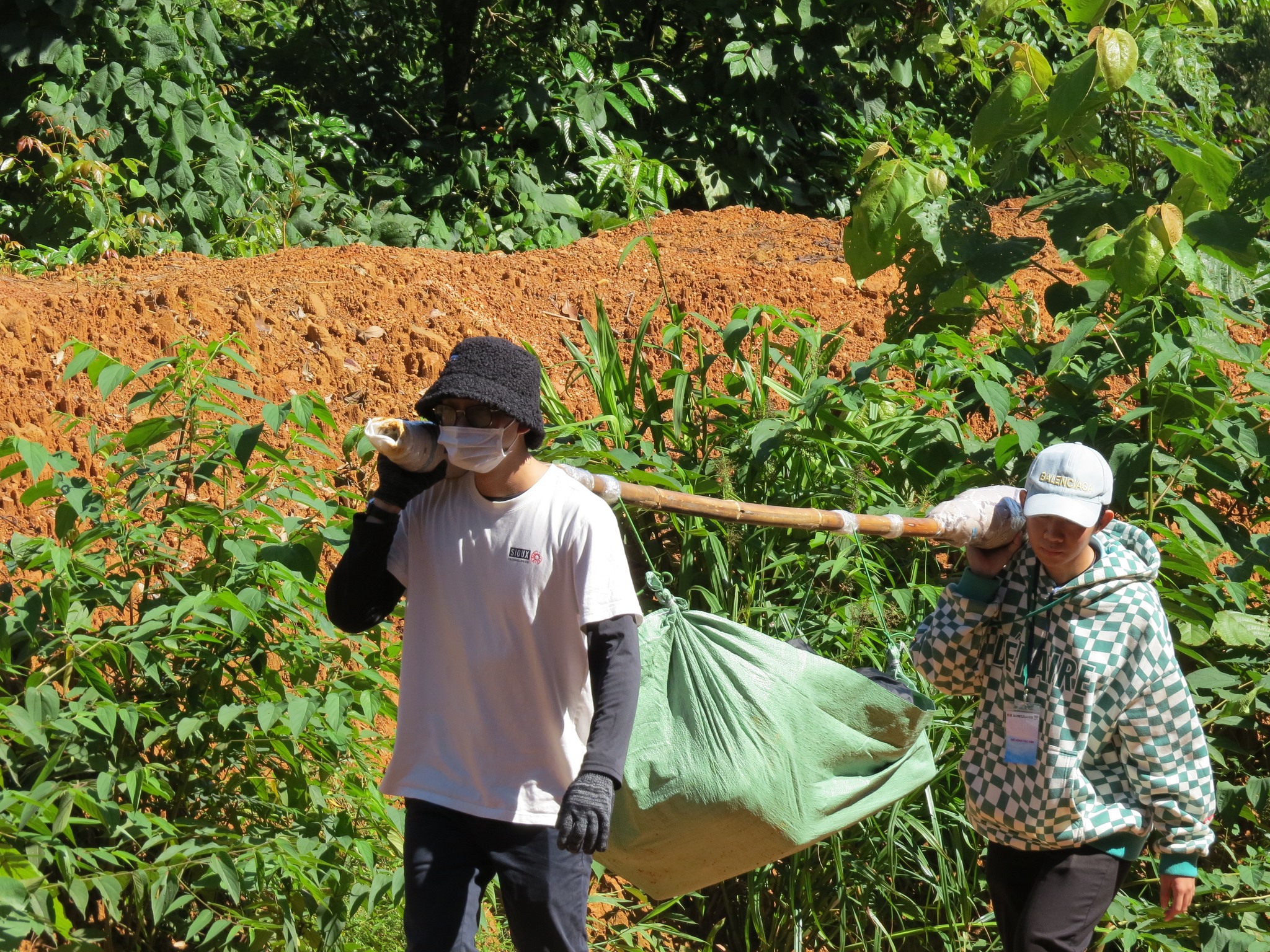 Sioux Charity Fund - "Đông Ấm Đại Ngàn" Trà Tập, Hand In Hand